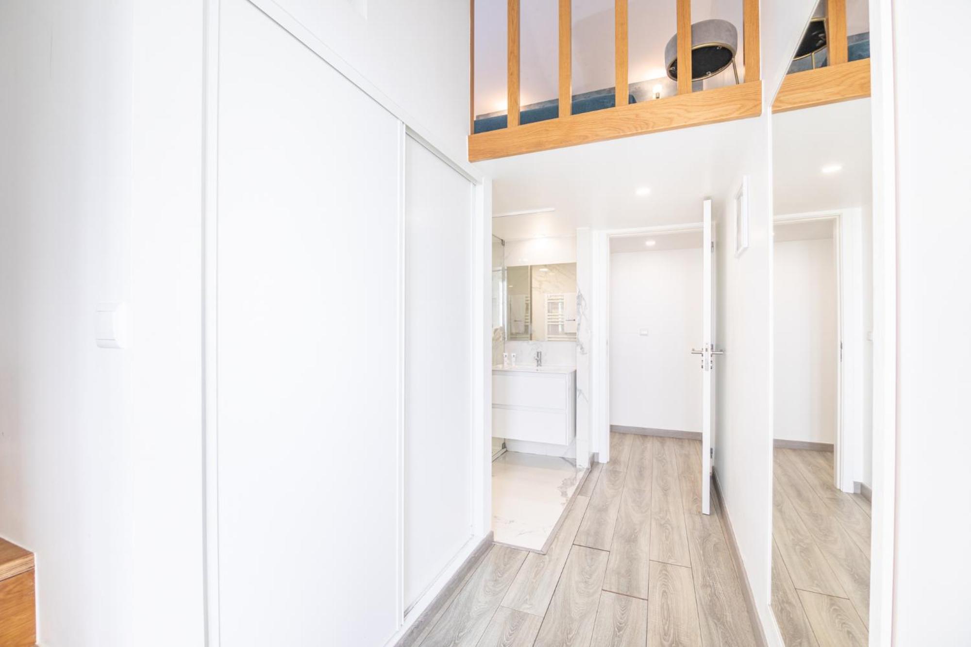 Deluxe Spacious Flats W Mezzanine By Host Wise Apartamento